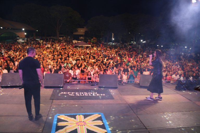 6º Clama Mundo Novo reúne multidão na Praça Oscar Zandavalli em noite de louvor e unidade